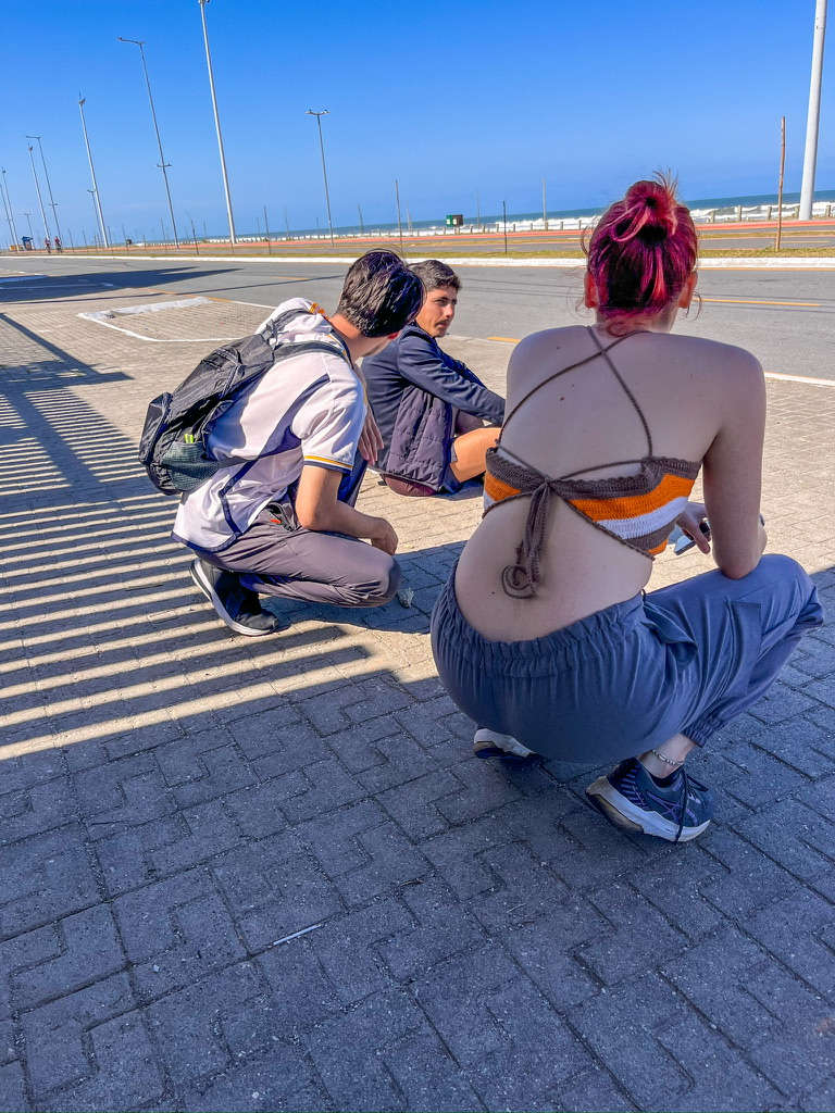 Esperando o ônibus gratuito em Matinhos PR