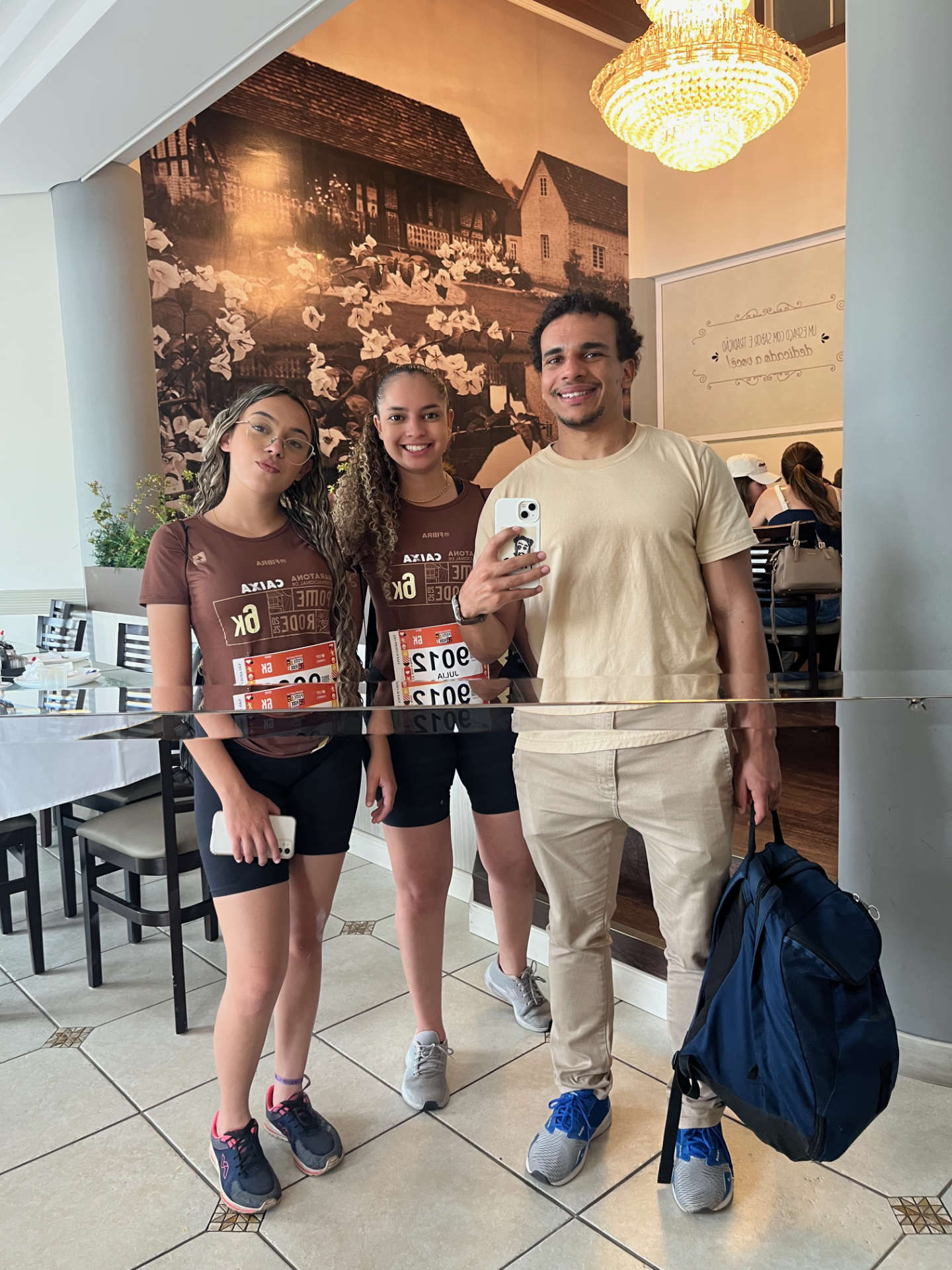 Alef Rodrigues e suas primas Joyce e Julia